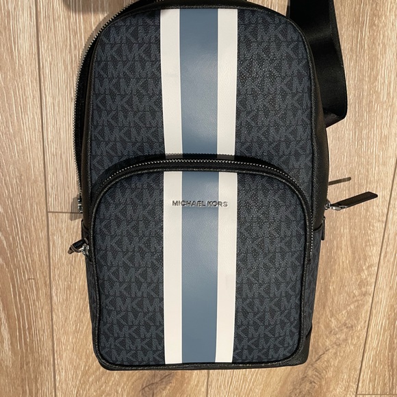 Michael Kors Sling Pack Men’s - Picture 8 of 9